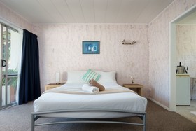 Roselands Motel