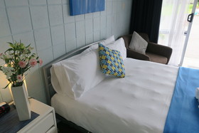Roselands Motel