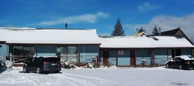 Adventure Lodge & Motel