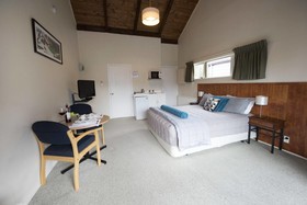 Adventure Lodge & Motel