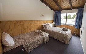 Adventure Lodge & Motel