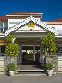 Tuakau Hotel