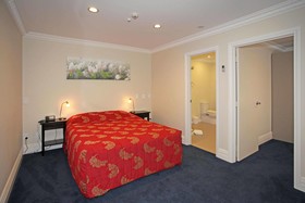 Tuakau Hotel