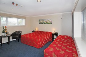 Tuakau Hotel