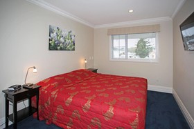 Tuakau Hotel