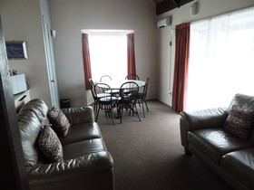 Settlers Motel