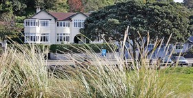 Beachfront Wellington Bed & Breakfast