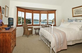 Beachfront Wellington Bed & Breakfast