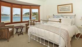 Beachfront Wellington Bed & Breakfast