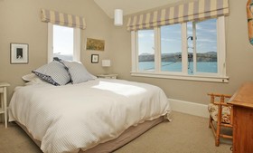Beachfront Wellington Bed & Breakfast