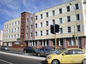 Lodge in the City - Backpacker