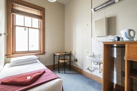 The Cambridge Hotel - Backpacker