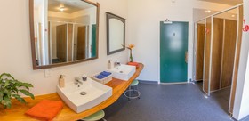 The Dwellington - Hostel