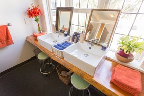 The Dwellington - Hostel
