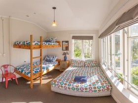 The Dwellington - Hostel