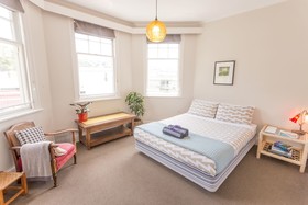 The Dwellington - Hostel