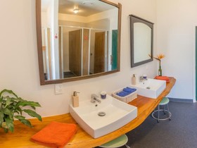 The Dwellington - Hostel