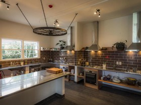 The Dwellington - Hostel