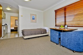 Whangaparaoa Lodge