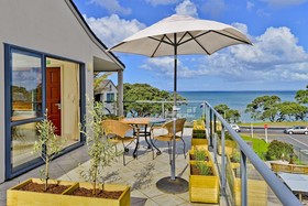 Whangaparaoa Lodge