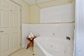 Whangaparaoa Lodge