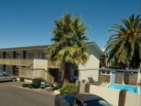 Aaron Court Motel