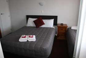 Burgundy Rose Motel