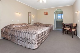 Kingswood Manor Motel