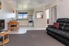 Kingswood Manor Motel