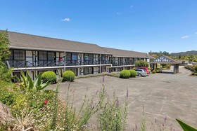Kingswood Manor Motel