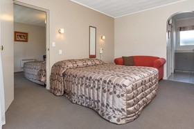 Kingswood Manor Motel