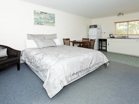 Marina Court Motel & Apartments