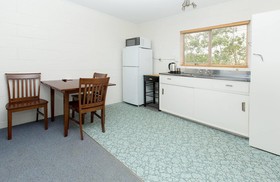 Marina Court Motel & Apartments