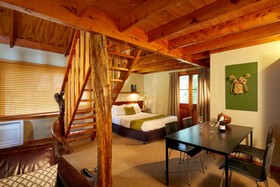 Awaroa Lodge