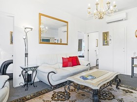 La Voyageur Apartments