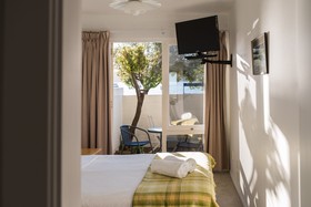 La Voyageur Apartments