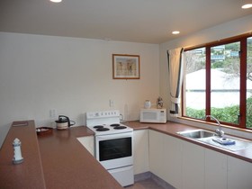 Les Troupes Apartments