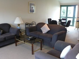 Les Troupes Apartments