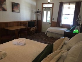 Settlers Cottage Motel