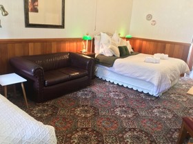 Settlers Cottage Motel