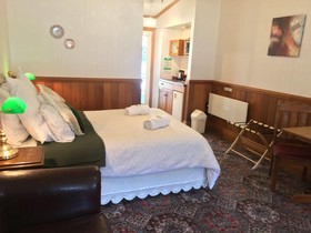 Settlers Cottage Motel