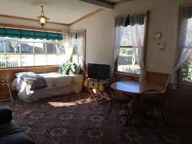 Settlers Cottage Motel