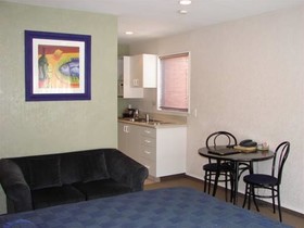 193 Aorangi Manor Motel - Backpacker