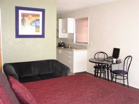 193 Aorangi Manor Motel - Backpacker