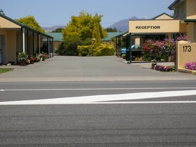 Commodore Court Motel