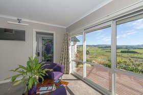 Ribbonwood Country House