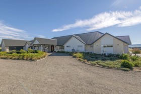 Ribbonwood Country House