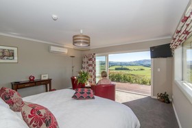 Ribbonwood Country House