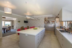 Ribbonwood Country House