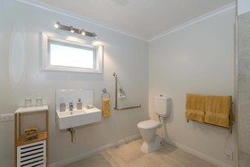 Ribbonwood Country House
